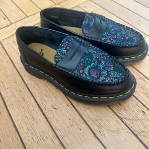 Dr. Martens Floral Loafers Black Leather Jacquard Slip-On Sz 6.5. Preowned